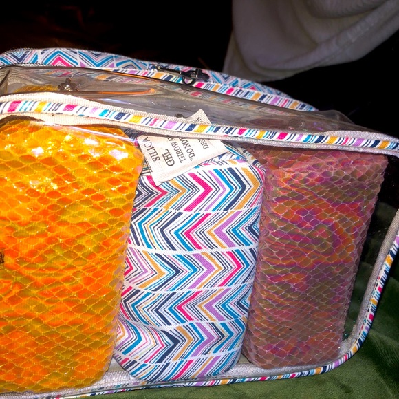 Under1sky NWT Clear makeup case with 3 cases inside, top zip brush case - Picture 2 of 11